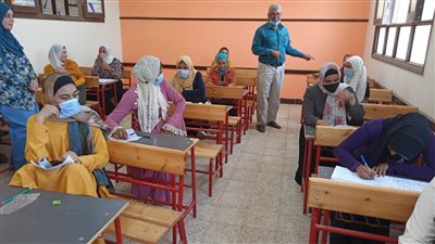 بدء امتحان مادة اللغة الأجنبية الأولى لثانية ثانوي ورقيا