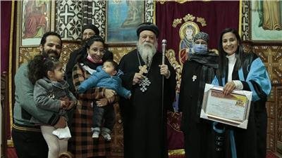 أسقف ملوي يكرم الدارسين بمعهد الرعاية والتربية