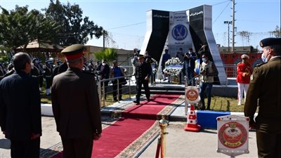 مدير الأمن يضع إكليل الزهور على النصب التذكارى لشهداء الشرطة بالإسماعيلية | صور