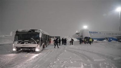 توقف حركة الطيران بأسطنبول والجليد يكسو المطار |صور 
