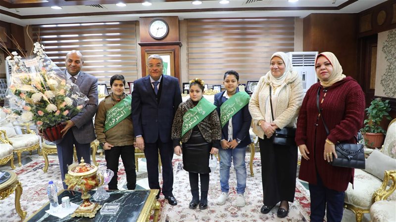 محافظ المنيا يستقبل