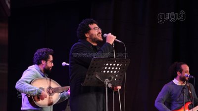 ب عطشان ياصبايا وكل ما أقول التوبة.. 