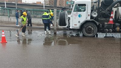 القابضة للمياه تتابع جهود الشركات التابعة في التعامل مع مياه الأمطار