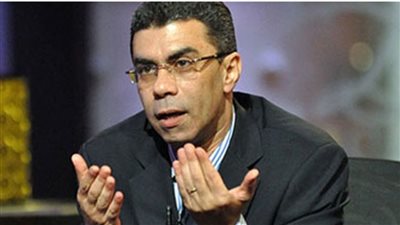 الأزمات القلبية المفاجئة تطارد المثقفين وأبناء المشاهير.. زيادة معدلات إصابة الشباب بها.. ووفاة ياسر رزق تتصدر المشهد