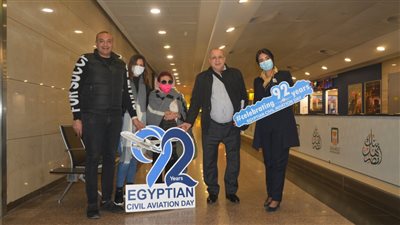 المطارات المصرية تحتفل بعيد الطيران الـ 92 مع المسافرين 