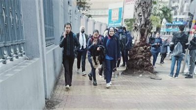 طلاب الصف الأول الثانوي بالإسكندرية: أسئلة امتحاني الأحياء والتاريخ سهلة