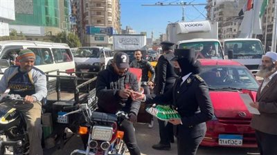 بالورود والأعلام والشوكولاتة.. مرور الدقهلية تحنفل بالعيد الـ70 للشرطة