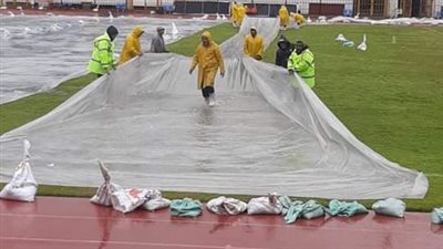استاد الإسكندرية يغطي الملعب بـ