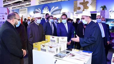 رئيس الوزراء يتفقد جناح المجلس الأعلى للشئون الإسلامية بمعرض الكتاب