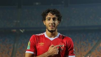 الأهلى يحتفل بعيد ميلاد محمد هاني الـ26