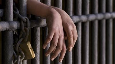 حبس 3 عاطلين لاتهامهم بحيازة قطعة يشتبه فى أثريتها في شبرا