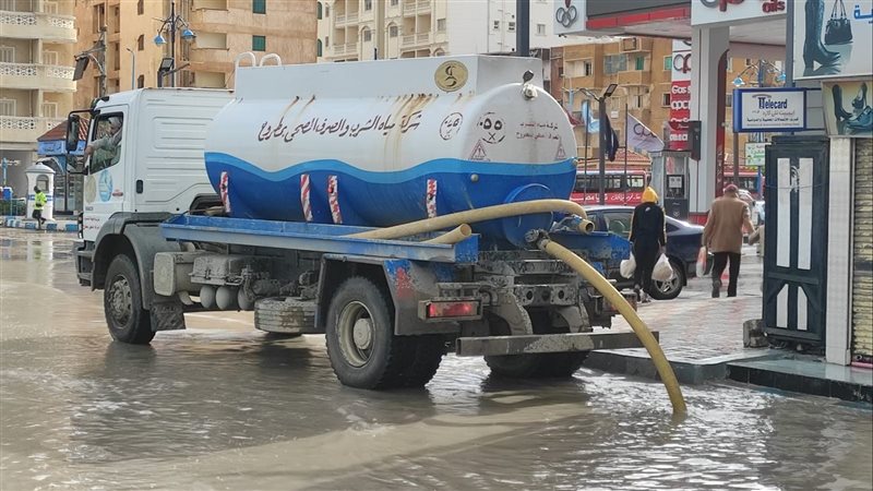 سيارات رفع مياه الأمطار