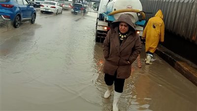 بالكوزلوك.. مسئولو الإسكندرية يواصلون شفط مياه الأمطار من الشوارع