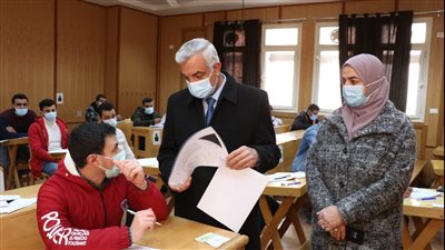 رئيس جامعة المنوفية يتفقد الامتحانات | صور