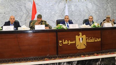 محافظ سوهاج يترأس الاجتماع لمناقشة مشروعات حياة كريمة