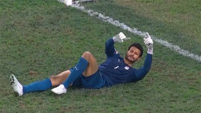 الشناوي يتعرض للإصابة ويغادر مباراة كوت ديفوار