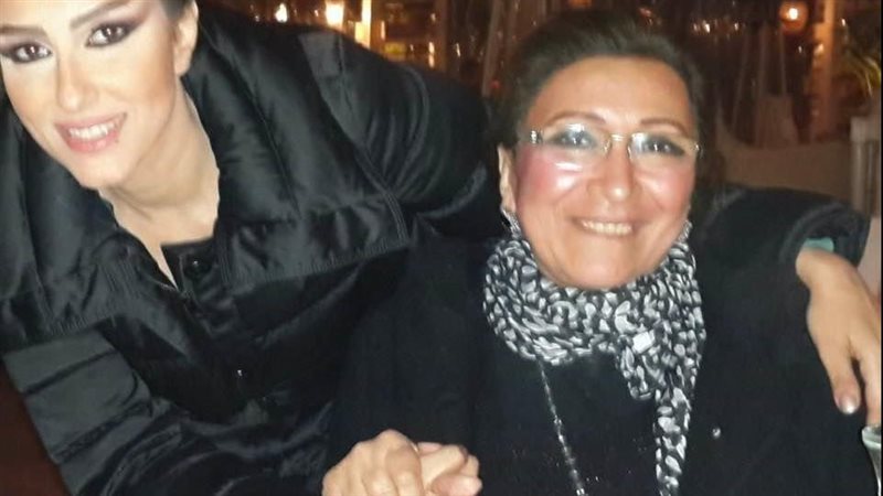 الكاتبة الصحفية زينب