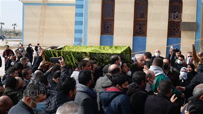 تشييع جثمان ياسر رزق من مسجد المشير طنطاوي | فيديو