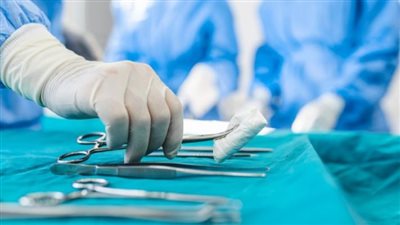 بينها استعمال وسائل غير مرخصة في العلاج.. محظورات على الأطباء في مشروع قانون الخدمة الطبية.. الانقطاع عن متلقى الخدمة.. وإفشاء أسرار المريض في هذه الحالات