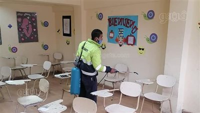 تعقيم لجان امتحانات الشهادة الإعدادية بمدارس الجيزة| صور 