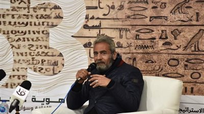 صبري فواز: التمثيل يجعل الفنان يحيى ألف حياة