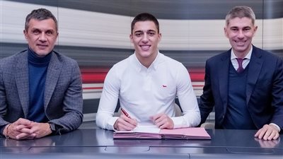 رسميا.. ميلان الإيطالي يتعاقد مع المهاجم الصربي لازيتيتش