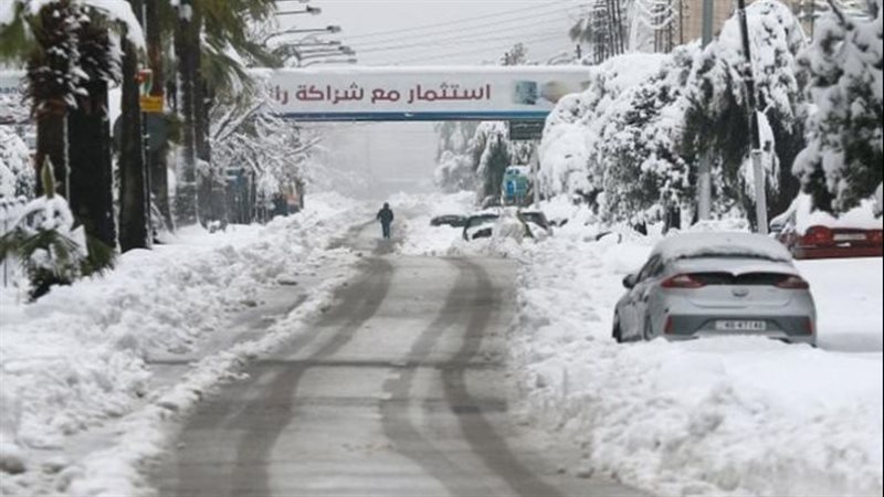 الثلوج تغطي المدن