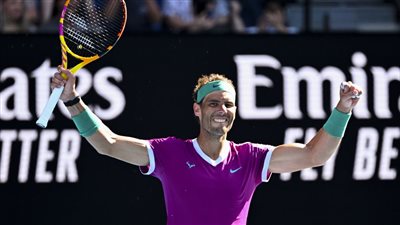 بعد مباراة ماراثونية.. نادال يتوج بلقب أستراليا للتنس بالفوز على ميدفيديف