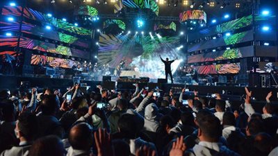 الآلاف يحتشدون في استاد الهوكي من أجل حكيم | صور