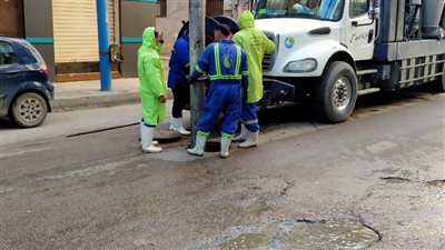 رفع تراكمات مياه الأمطار من شوارع الإسكندرية