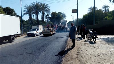 محافظ أسيوط يتابع مشروعات رصف الطرق