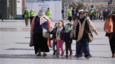تزايد أعداد جمهور معرض القاهرة للكتاب في ثاني أيامه | صور