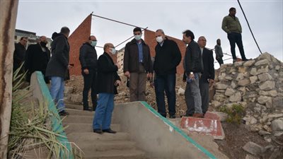 مصادرة مواد بناء وتحرير محضر مخالفة للبناء بدون ترخيص بشبرا الخيمة 