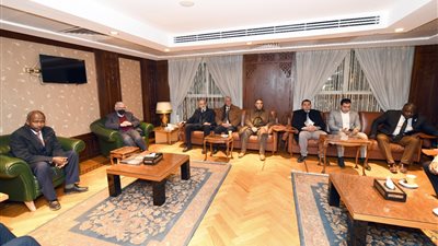 المقاولون العرب تستقبل وفد اتحاد المنظمات الهندسية الأفريقية والعالمية 