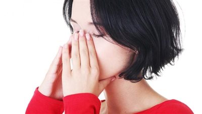 طبيب: تدفئة القدمين في الشتاء يحمي الأنف من الفيروسات ونزلات البرد المتكررة