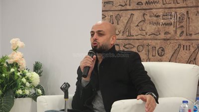  أحمد مراد: كنت فاشلا في الثانوية وعملت مصورا للرئيس مبارك وزرت 54 دولة|فيديو