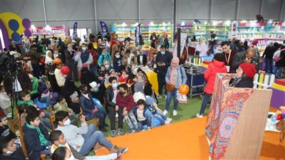 الذكاء الاصطناعي يجذب الجمهور لجناح الطفل بمعرض القاهرة الكتاب | صور