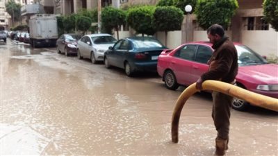 كسح وشفط تجمعات مياه الأمطار من شوارع الدقهلية l صور 