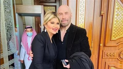 بوسي شلبي تتصدر تويتر بعد تغزلها في جون ترافولتا.. ومتابعون: أحرجت نفسها| فيديو