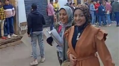 بالكمامات.. توافد أولياء الأمور وتلاميذ الإعدادية على لجان الامتحانات بالدقهلية | فيديو
