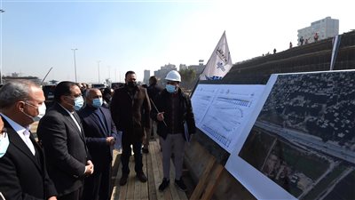 مدبولي يتفقد الأعمال النهائية لتطوير القوس الشمالي للدائري.. ووزير النقل: بدء تنفيذ أول 10 محطات للأتوبيس الترددي السريع 