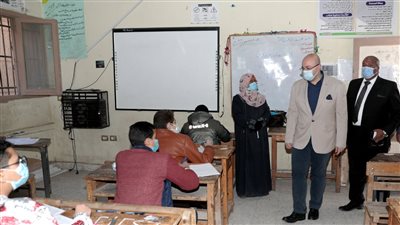 محافظ بني سويف يراجع الالتزام بإجراءات كورونا في لجان الإعدادية | صور 