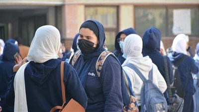 طالبات أولى ثانوي: امتحان اللغة الأجنبية محتاج تشغيل دماغ| فيديو 