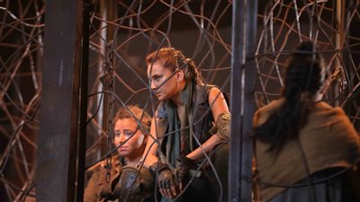 مسلسل الجسر الحلقة 1.. عمرو سعد يقتل شقيق نيللي كريم 