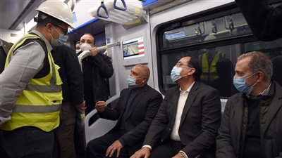 40 صورة ترصد التشغيل التجريبي للقطار الكهربائي الخفيف LRT 