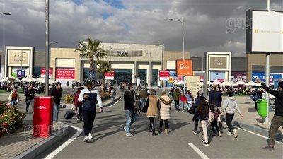 الأطفال والشباب في المقدمة.. 70 ألف زائر في ثاني أيام معرض القاهرة للكتاب