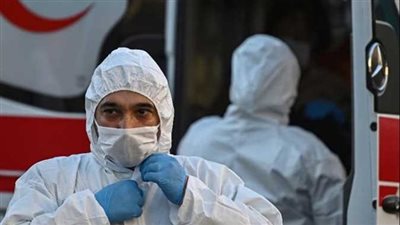 طبيب يكشف عن مادة غذائية تقوي المناعة خلال الإصابة بكورونا