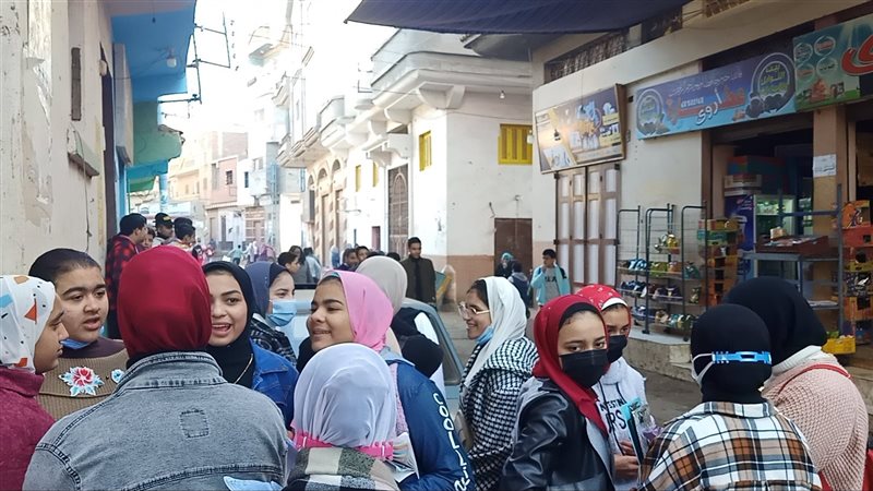 طلاب الشهادة الإعدادية