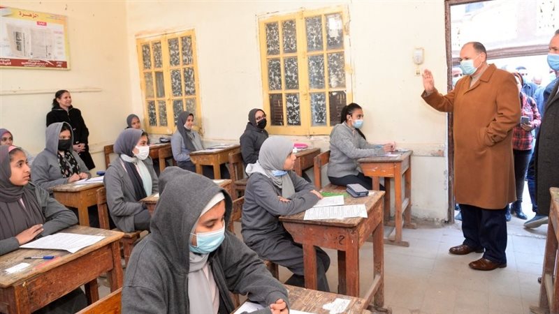 محافظ أسيوط في لجان