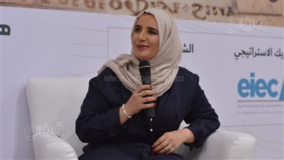 عمانية تحلق في سماء الأدب.. ندوة لـ جوخة الحارثي بمعرض الكتاب | صور